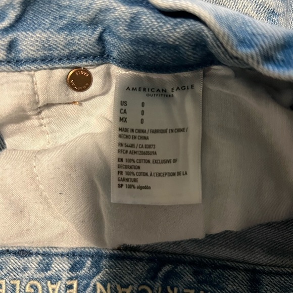 American Eagle Light Wash Distressed Curvy Mom Denim Short - Picture 10 of 11